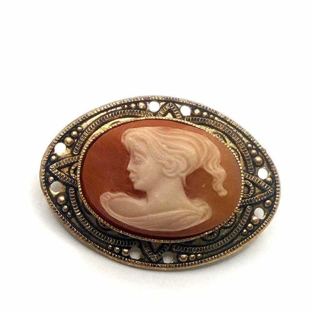 Vintage Cameo Brooch